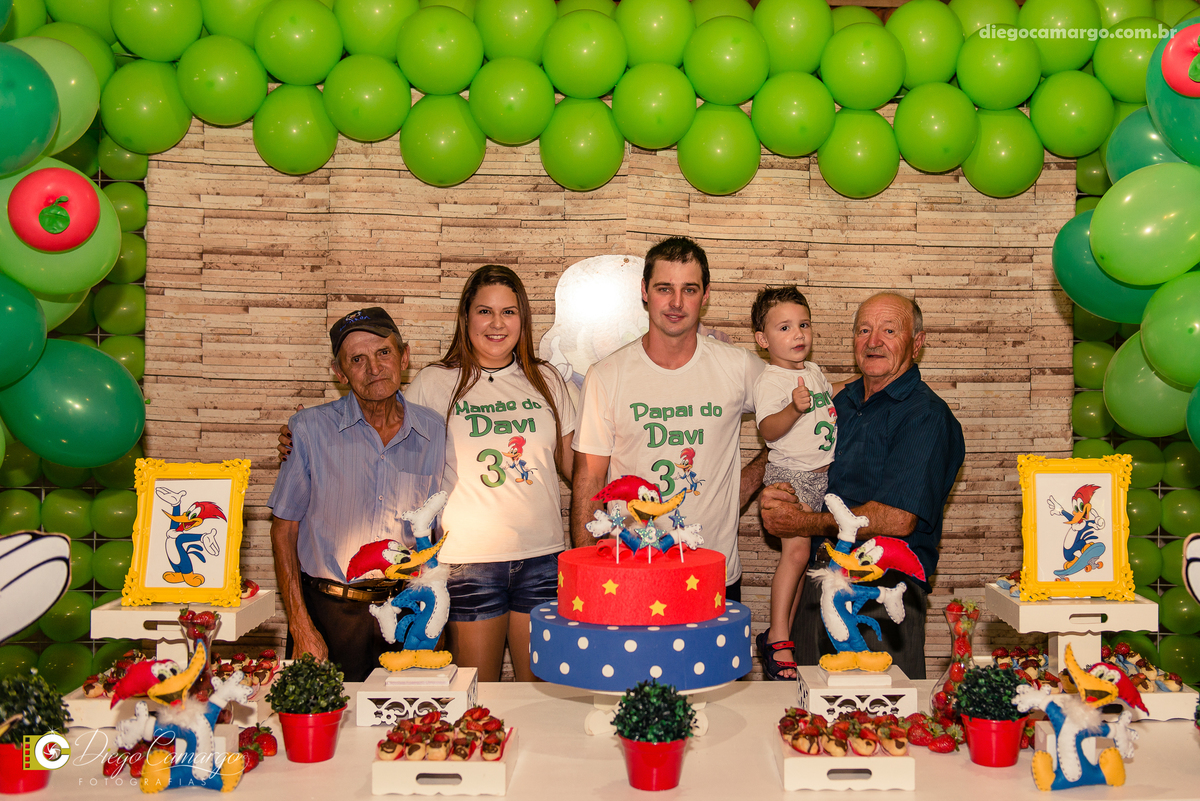 aniversario, quiosque scolaro, cacador, pica pau, linha cara, bolo, presente, docinho, salgado, brincadeira, ferias, festa, criança, pula pula, brigadeiro, decoração, escorrega, mágico