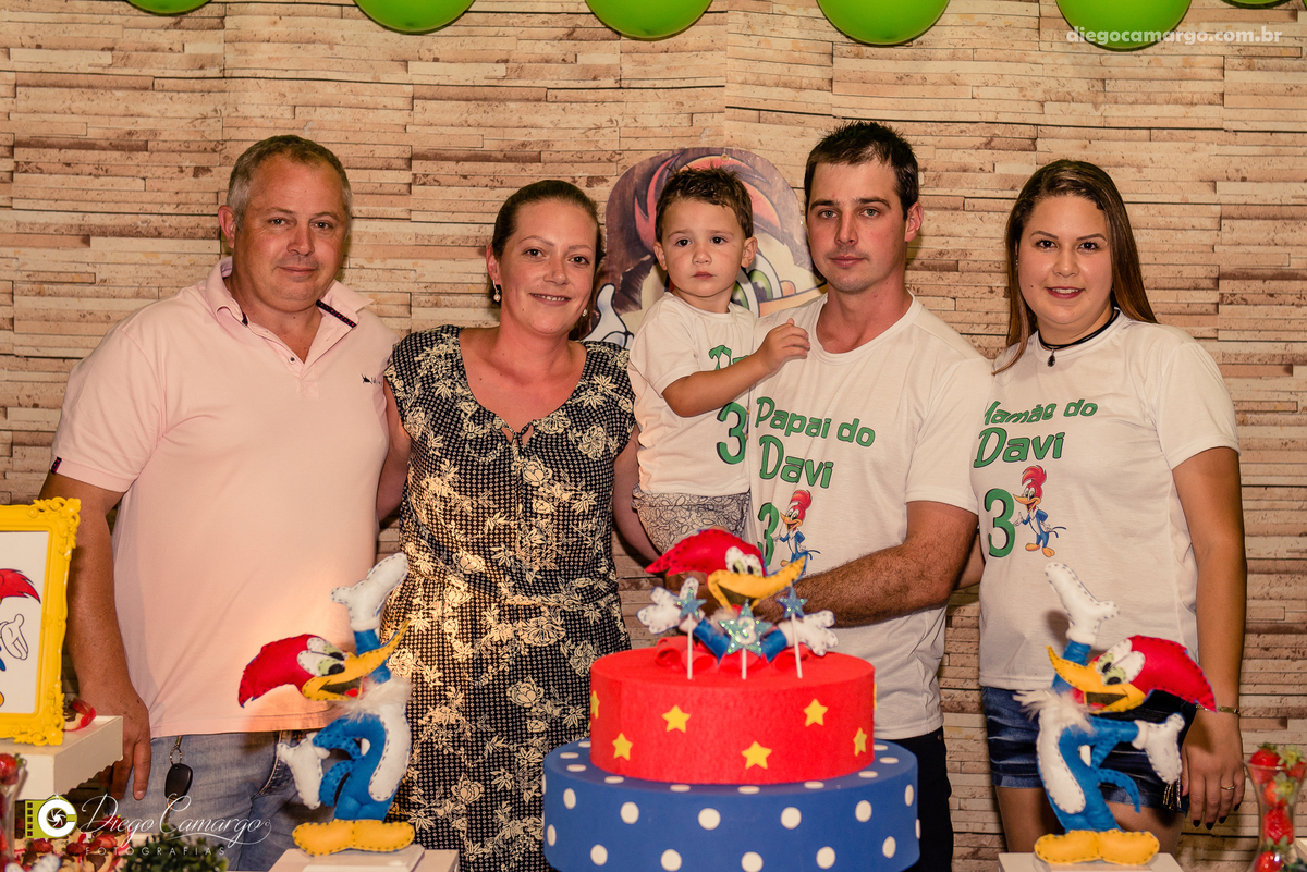 aniversario, quiosque scolaro, cacador, pica pau, linha cara, bolo, presente, docinho, salgado, brincadeira, ferias, festa, criança, pula pula, brigadeiro, decoração, escorrega, mágico