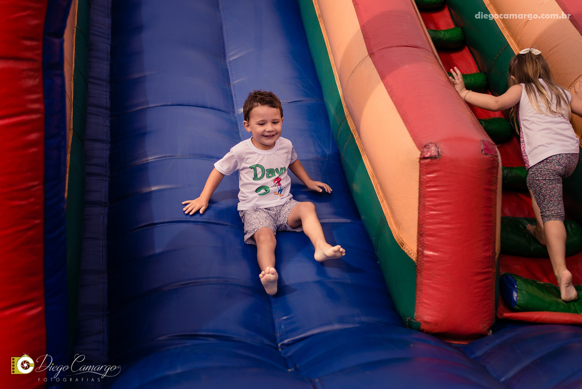 aniversario, quiosque scolaro, cacador, pica pau, linha cara, bolo, presente, docinho, salgado, brincadeira, ferias, festa, criança, pula pula, brigadeiro, decoração, escorrega, mágico