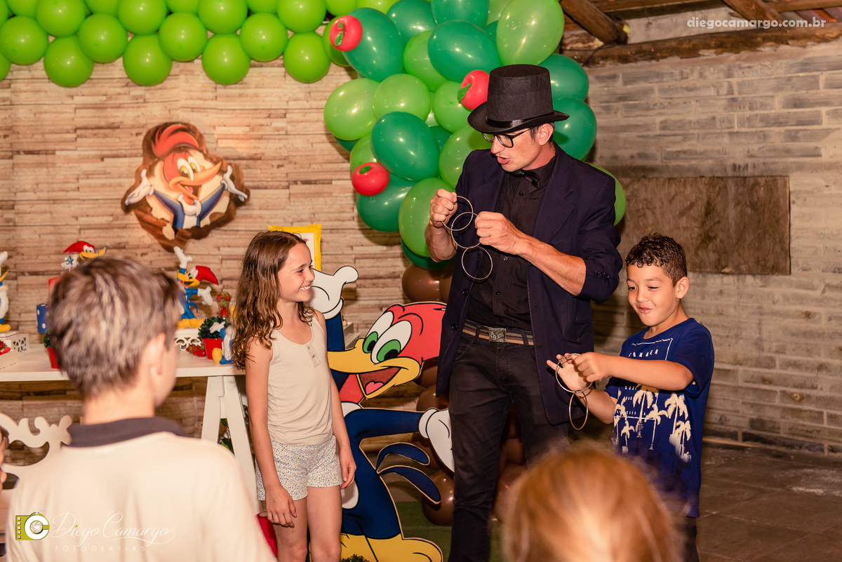 aniversario, quiosque scolaro, cacador, pica pau, linha cara, bolo, presente, docinho, salgado, brincadeira, ferias, festa, criança, pula pula, brigadeiro, decoração, escorrega, mágico