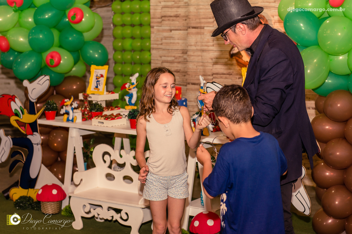 aniversario, quiosque scolaro, cacador, pica pau, linha cara, bolo, presente, docinho, salgado, brincadeira, ferias, festa, criança, pula pula, brigadeiro, decoração, escorrega, mágico