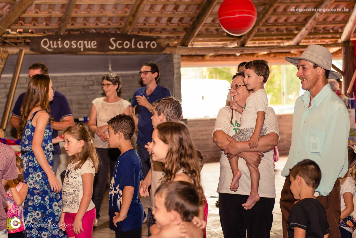 aniversario, quiosque scolaro, cacador, pica pau, linha cara, bolo, presente, docinho, salgado, brincadeira, ferias, festa, criança, pula pula, brigadeiro, decoração, escorrega, mágico