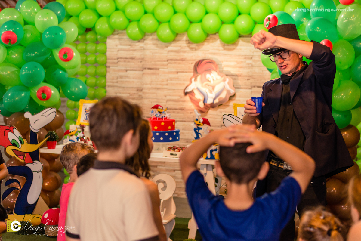 aniversario, quiosque scolaro, cacador, pica pau, linha cara, bolo, presente, docinho, salgado, brincadeira, ferias, festa, criança, pula pula, brigadeiro, decoração, escorrega, mágico