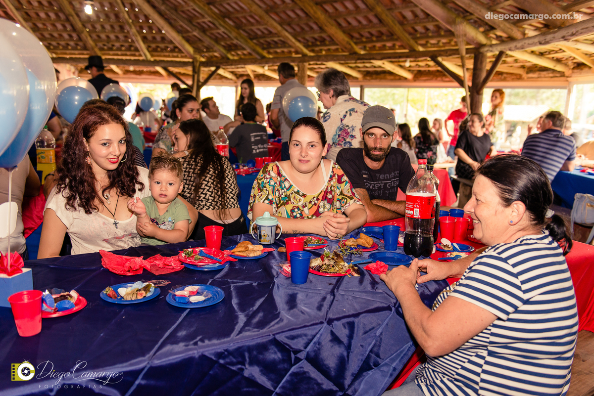 aniversario, quiosque scolaro, cacador, pica pau, linha cara, bolo, presente, docinho, salgado, brincadeira, ferias, festa, criança, pula pula, brigadeiro, decoração, escorrega, mágico