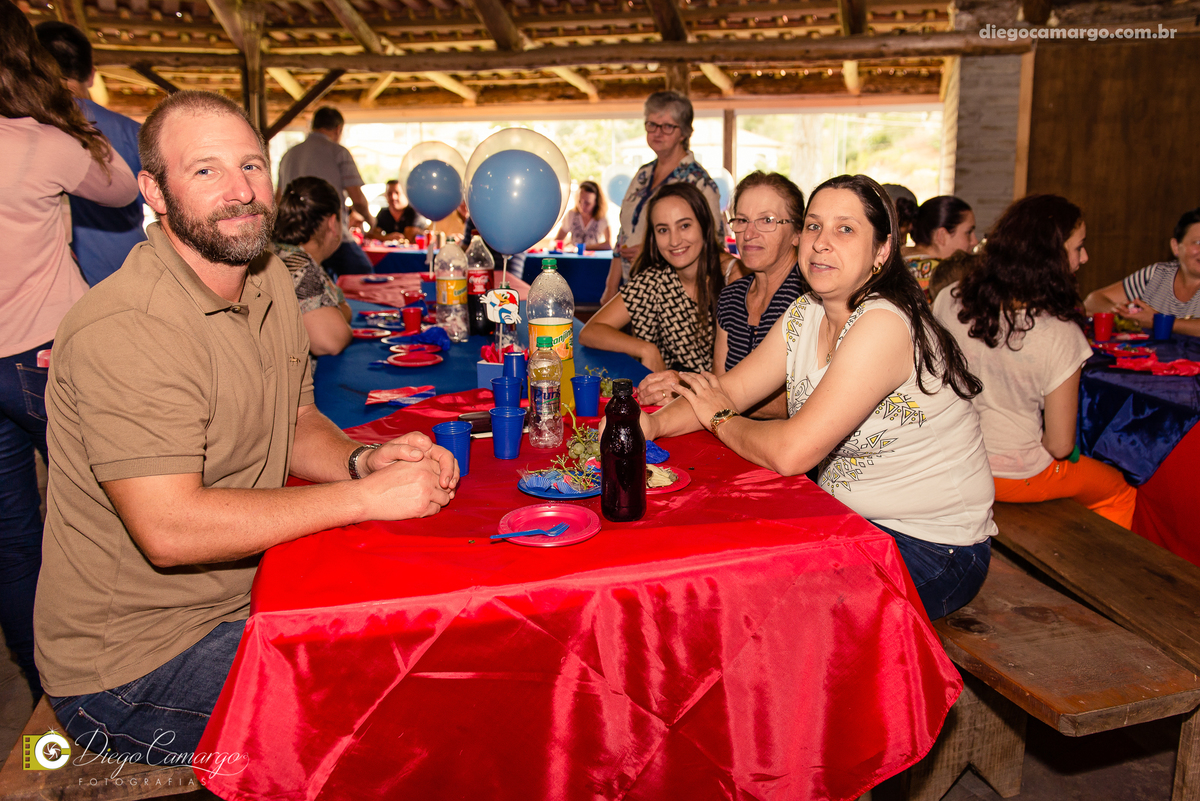 aniversario, quiosque scolaro, cacador, pica pau, linha cara, bolo, presente, docinho, salgado, brincadeira, ferias, festa, criança, pula pula, brigadeiro, decoração, escorrega, mágico
