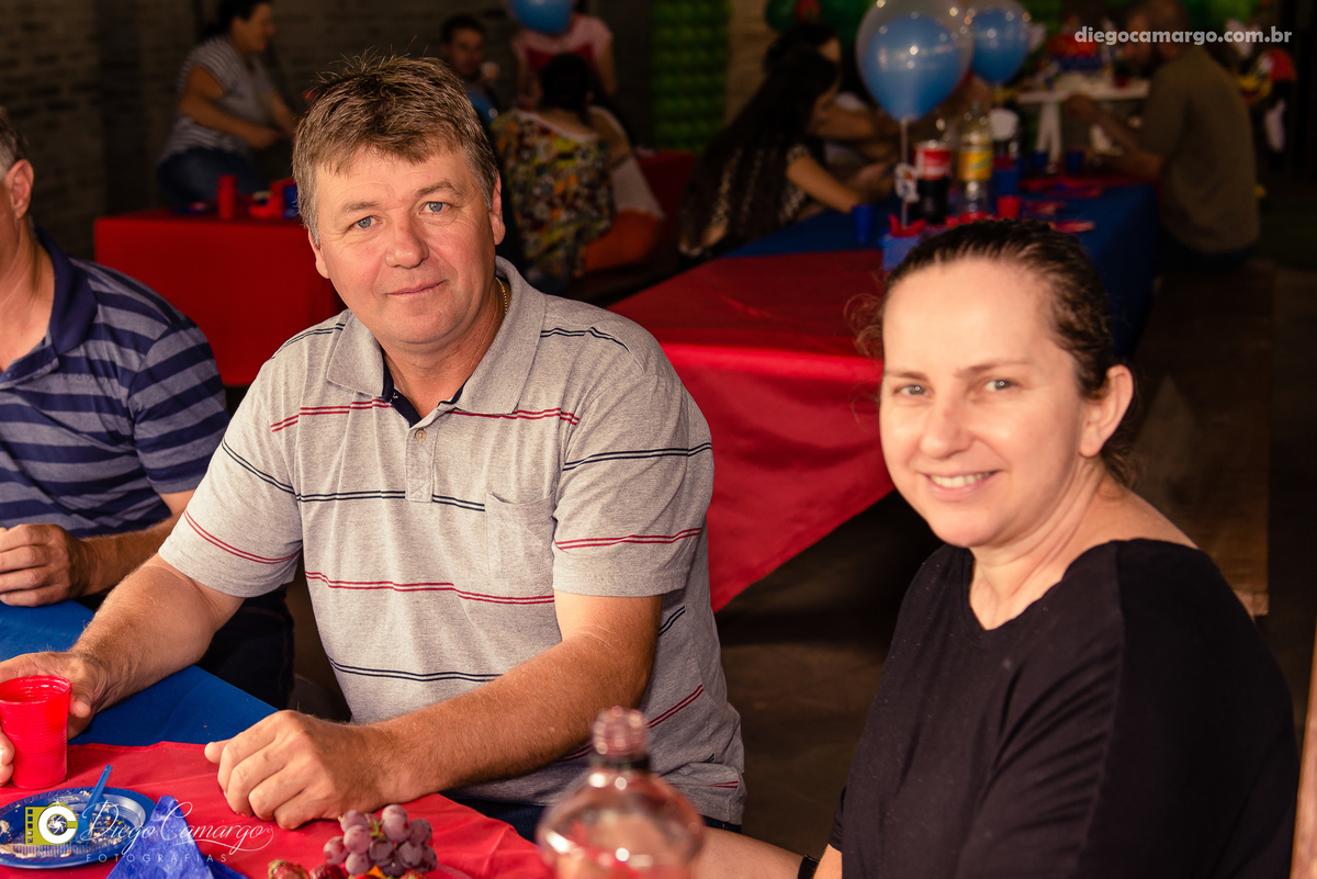 aniversario, quiosque scolaro, cacador, pica pau, linha cara, bolo, presente, docinho, salgado, brincadeira, ferias, festa, criança, pula pula, brigadeiro, decoração, escorrega, mágico