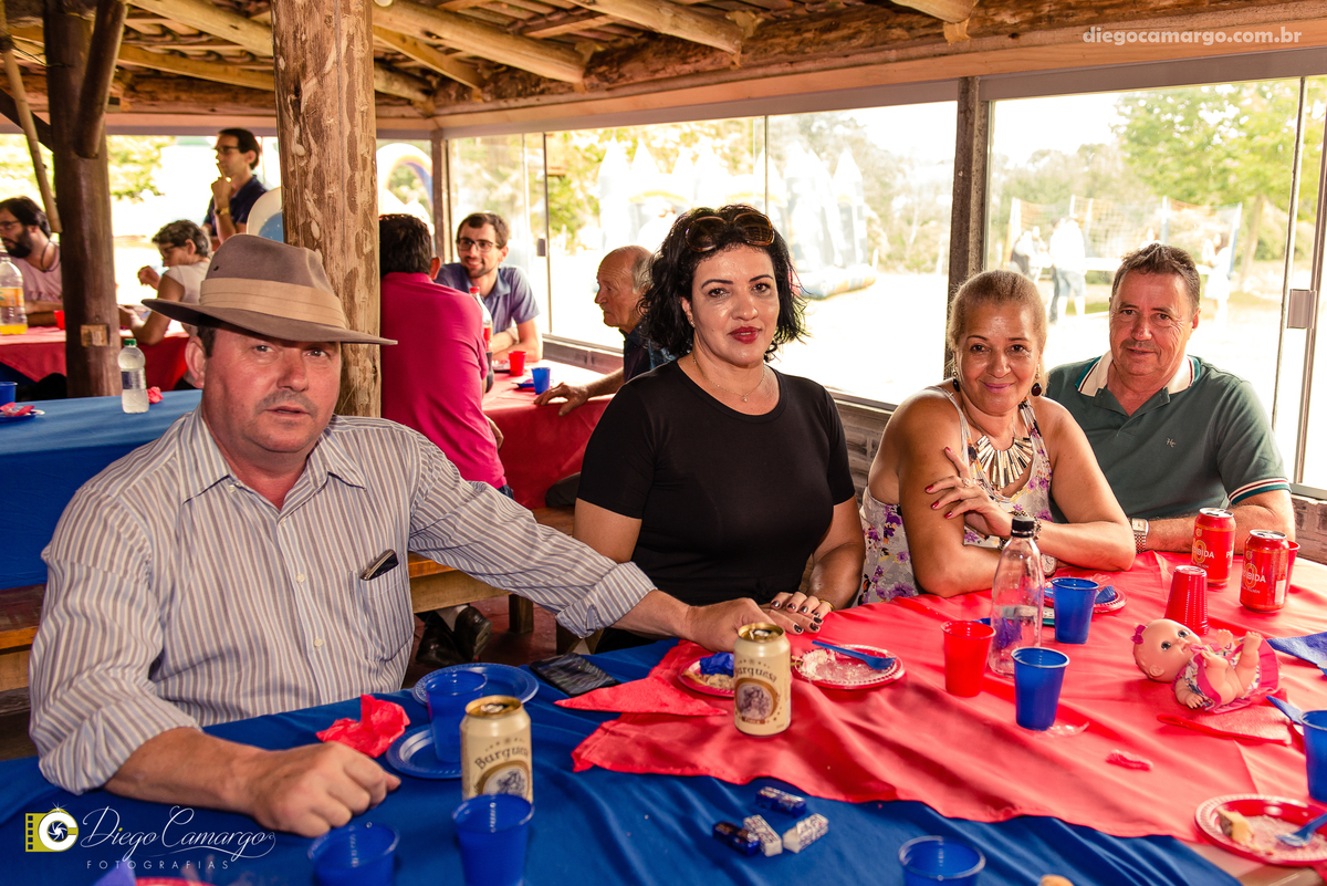 aniversario, quiosque scolaro, cacador, pica pau, linha cara, bolo, presente, docinho, salgado, brincadeira, ferias, festa, criança, pula pula, brigadeiro, decoração, escorrega, mágico