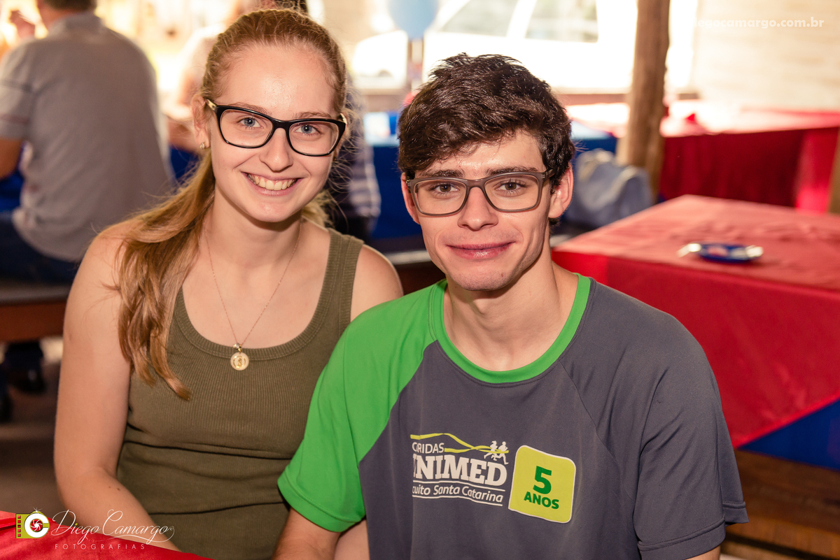 aniversario, quiosque scolaro, cacador, pica pau, linha cara, bolo, presente, docinho, salgado, brincadeira, ferias, festa, criança, pula pula, brigadeiro, decoração, escorrega, mágico