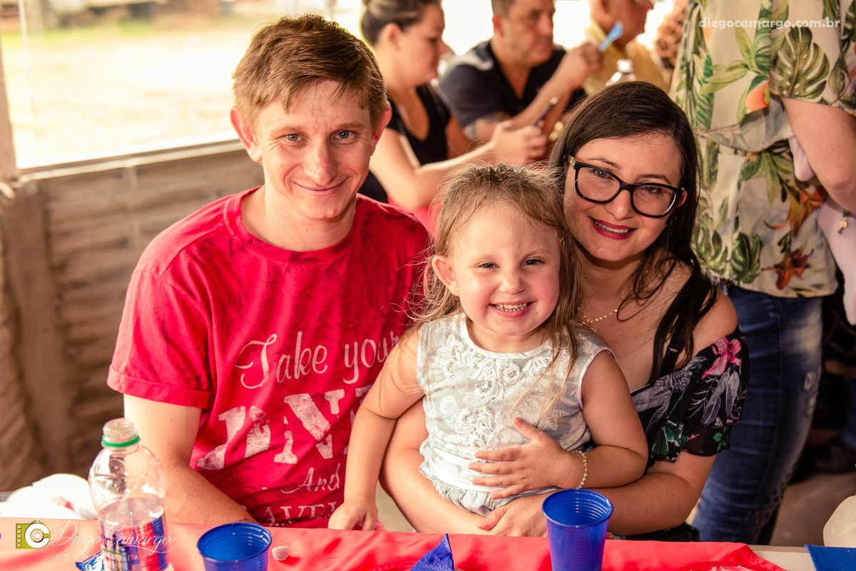 aniversario, quiosque scolaro, cacador, pica pau, linha cara, bolo, presente, docinho, salgado, brincadeira, ferias, festa, criança, pula pula, brigadeiro, decoração, escorrega, mágico