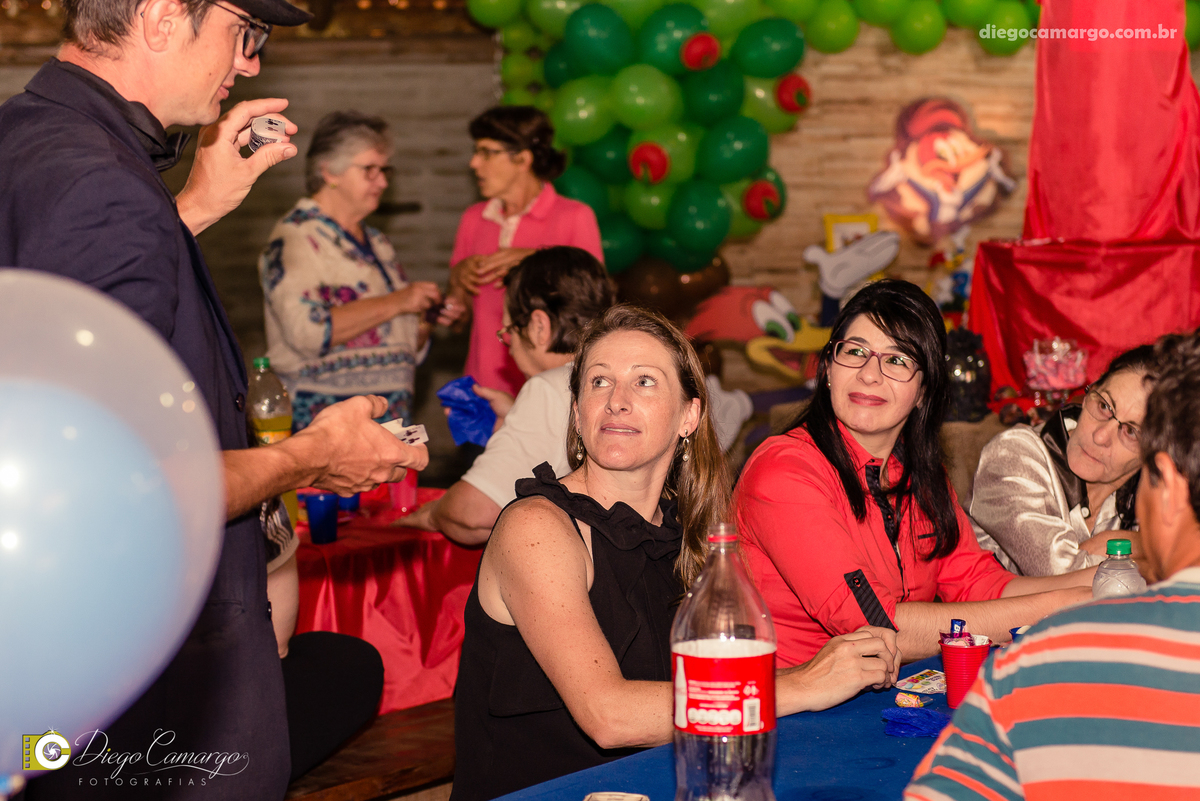 aniversario, quiosque scolaro, cacador, pica pau, linha cara, bolo, presente, docinho, salgado, brincadeira, ferias, festa, criança, pula pula, brigadeiro, decoração, escorrega, mágico