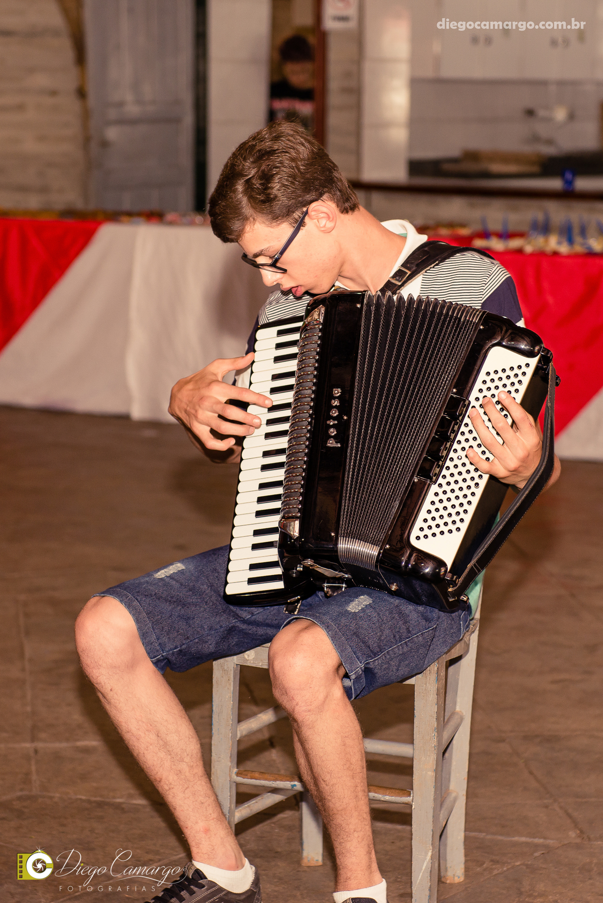 aniversario, quiosque scolaro, cacador, pica pau, linha cara, bolo, presente, docinho, salgado, brincadeira, ferias, festa, criança, pula pula, brigadeiro, decoração, escorrega, mágico