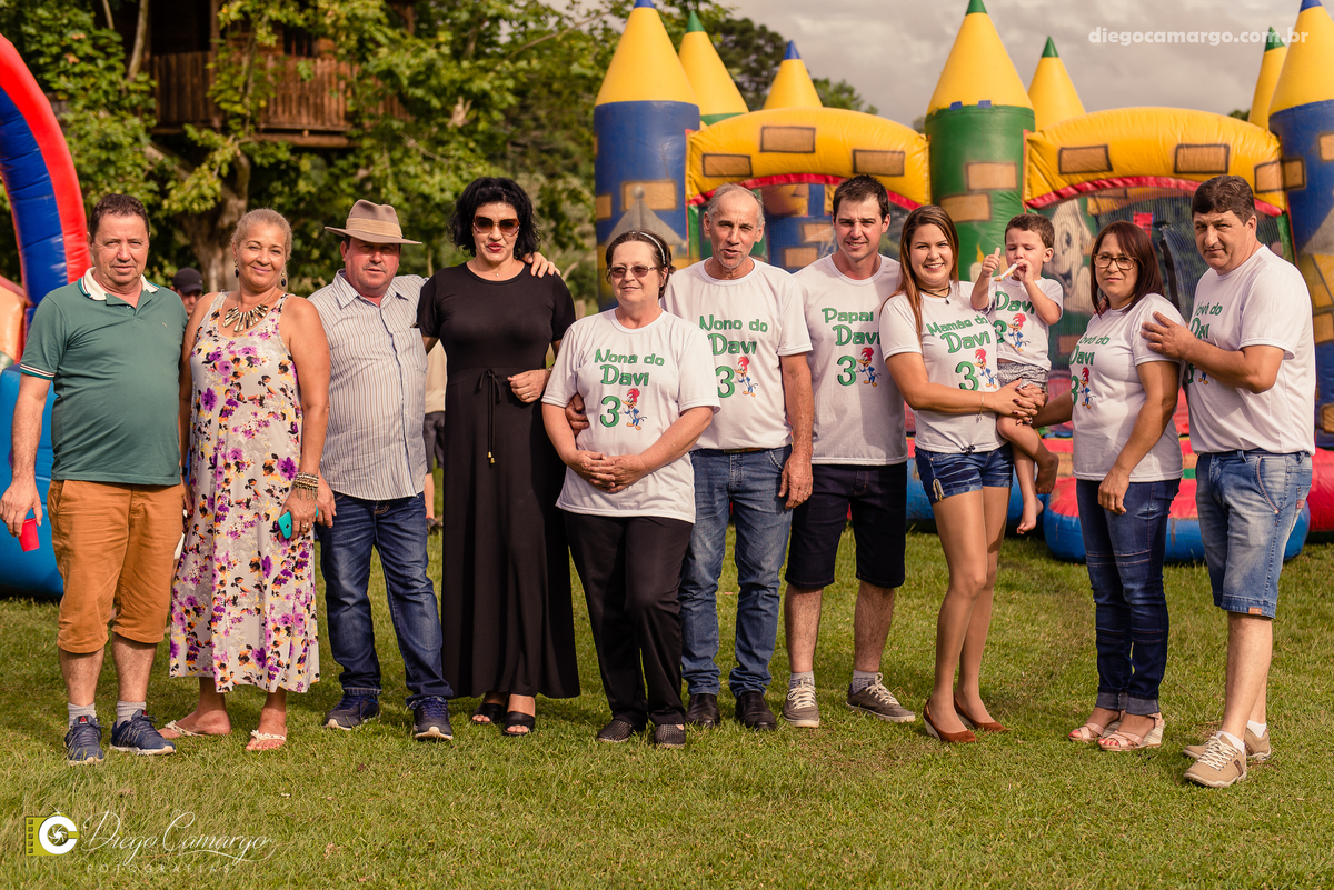 aniversario, quiosque scolaro, cacador, pica pau, linha cara, bolo, presente, docinho, salgado, brincadeira, ferias, festa, criança, pula pula, brigadeiro, decoração, escorrega, mágico