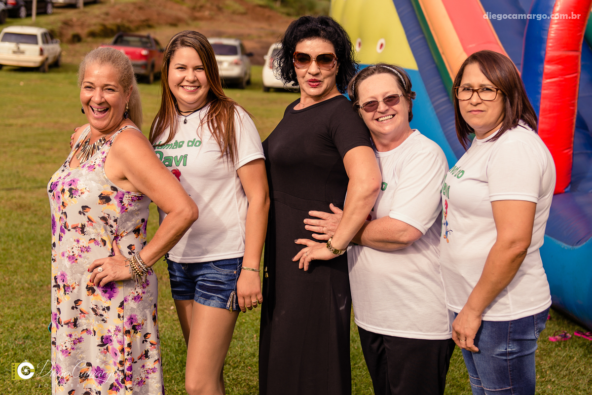 aniversario, quiosque scolaro, cacador, pica pau, linha cara, bolo, presente, docinho, salgado, brincadeira, ferias, festa, criança, pula pula, brigadeiro, decoração, escorrega, mágico