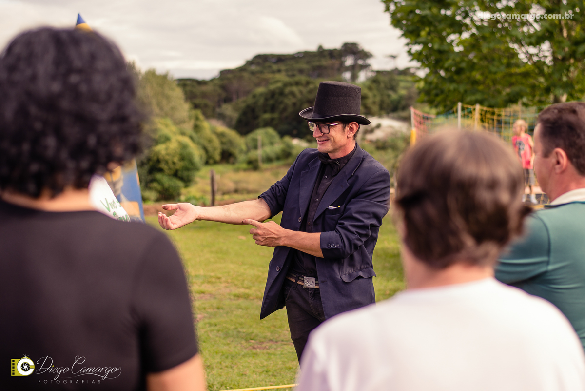 aniversario, quiosque scolaro, cacador, pica pau, linha cara, bolo, presente, docinho, salgado, brincadeira, ferias, festa, criança, pula pula, brigadeiro, decoração, escorrega, mágico