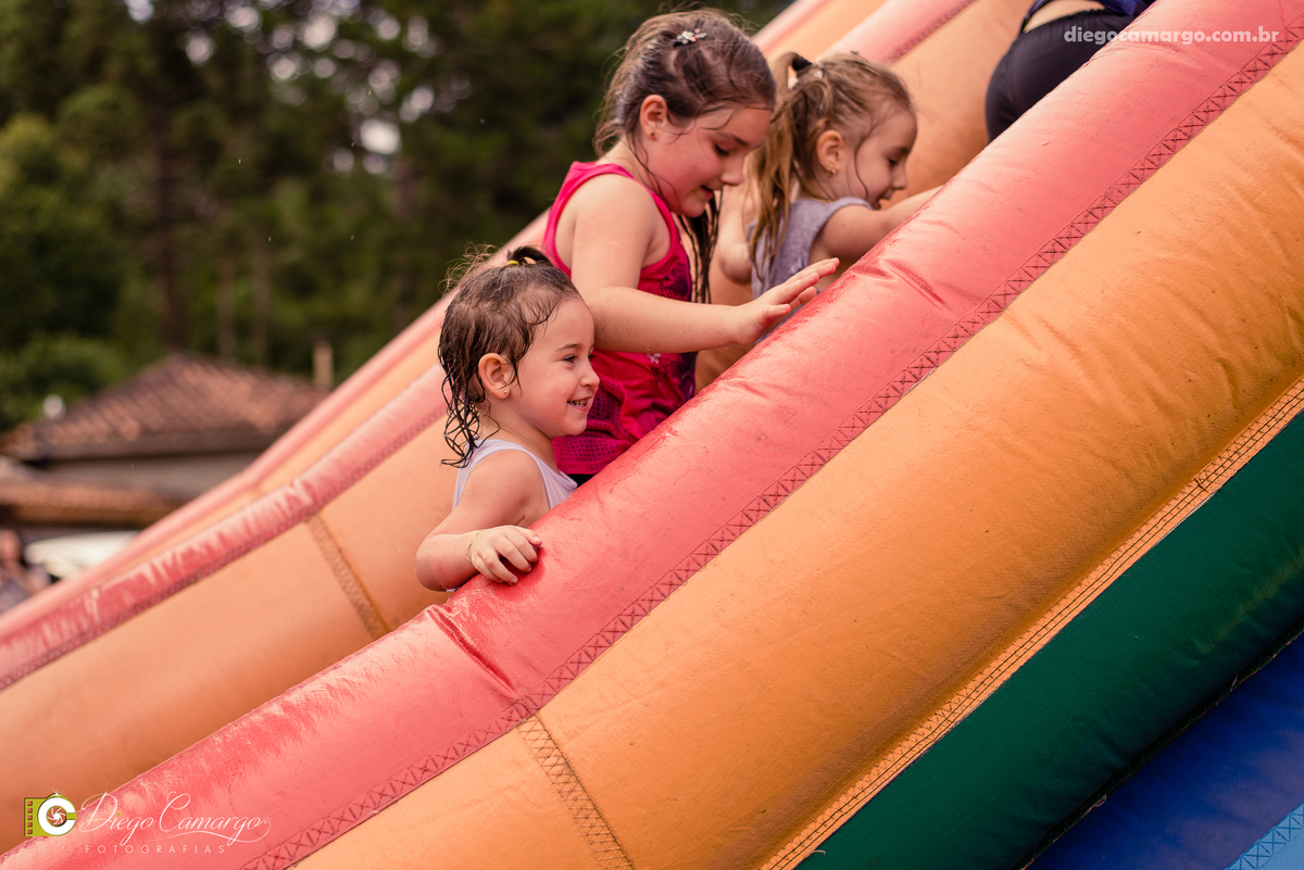 aniversario, quiosque scolaro, cacador, pica pau, linha cara, bolo, presente, docinho, salgado, brincadeira, ferias, festa, criança, pula pula, brigadeiro, decoração, escorrega, mágico