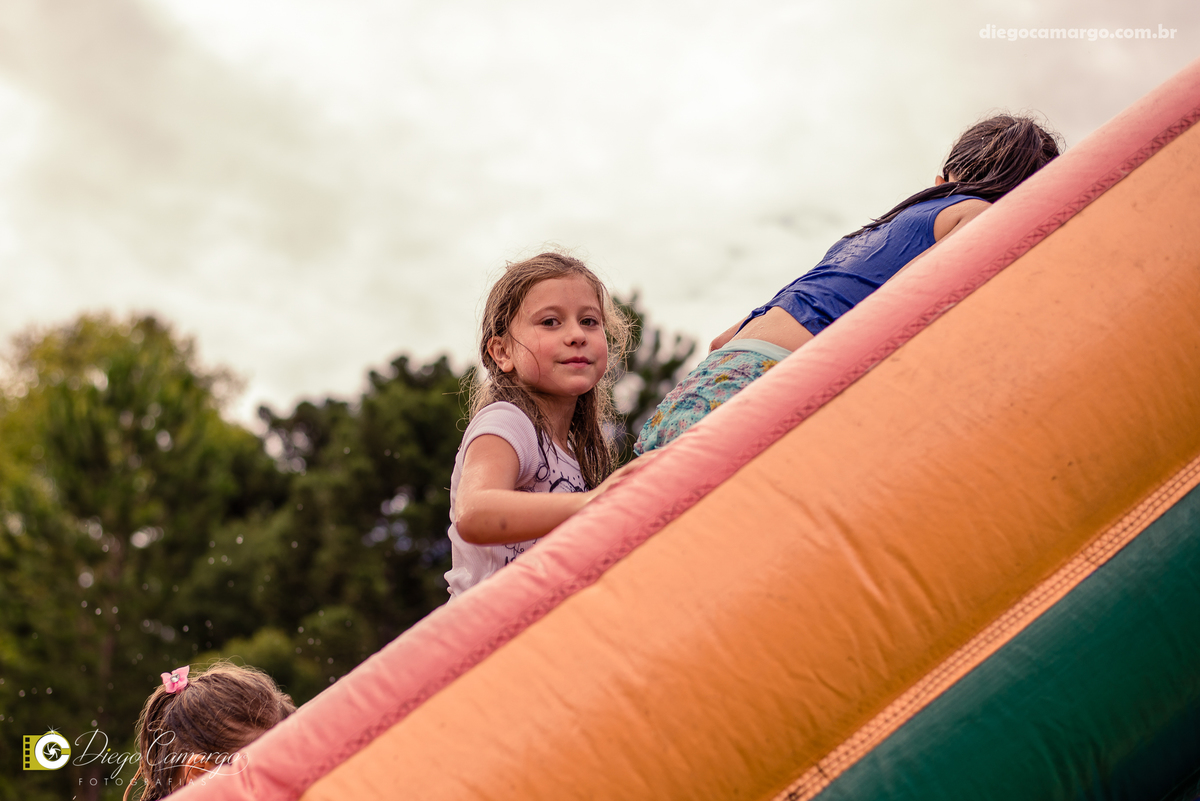 aniversario, quiosque scolaro, cacador, pica pau, linha cara, bolo, presente, docinho, salgado, brincadeira, ferias, festa, criança, pula pula, brigadeiro, decoração, escorrega, mágico