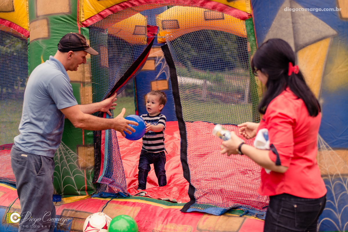 aniversario, quiosque scolaro, cacador, pica pau, linha cara, bolo, presente, docinho, salgado, brincadeira, ferias, festa, criança, pula pula, brigadeiro, decoração, escorrega, mágico