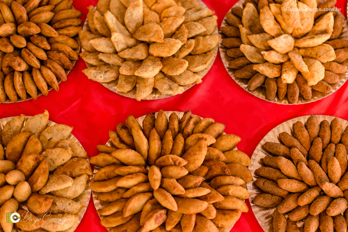 aniversario, quiosque scolaro, cacador, pica pau, linha cara, bolo, presente, docinho, salgado, brincadeira, ferias, festa, criança, pula pula, brigadeiro, decoração, escorrega, mágico