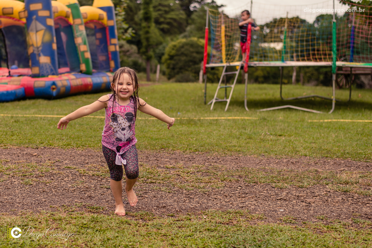 aniversario, quiosque scolaro, cacador, pica pau, linha cara, bolo, presente, docinho, salgado, brincadeira, ferias, festa, criança, pula pula, brigadeiro, decoração, escorrega, mágico