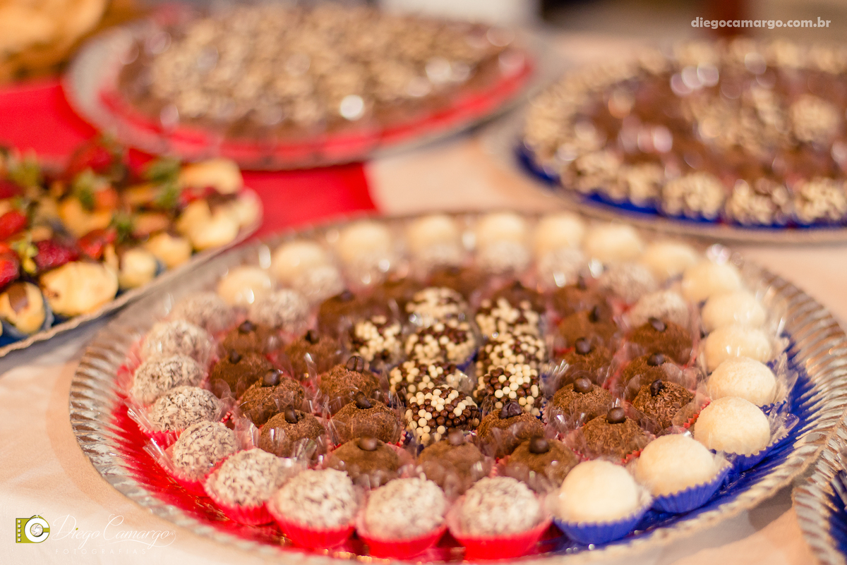 aniversario, quiosque scolaro, cacador, pica pau, linha cara, bolo, presente, docinho, salgado, brincadeira, ferias, festa, criança, pula pula, brigadeiro, decoração, escorrega, mágico