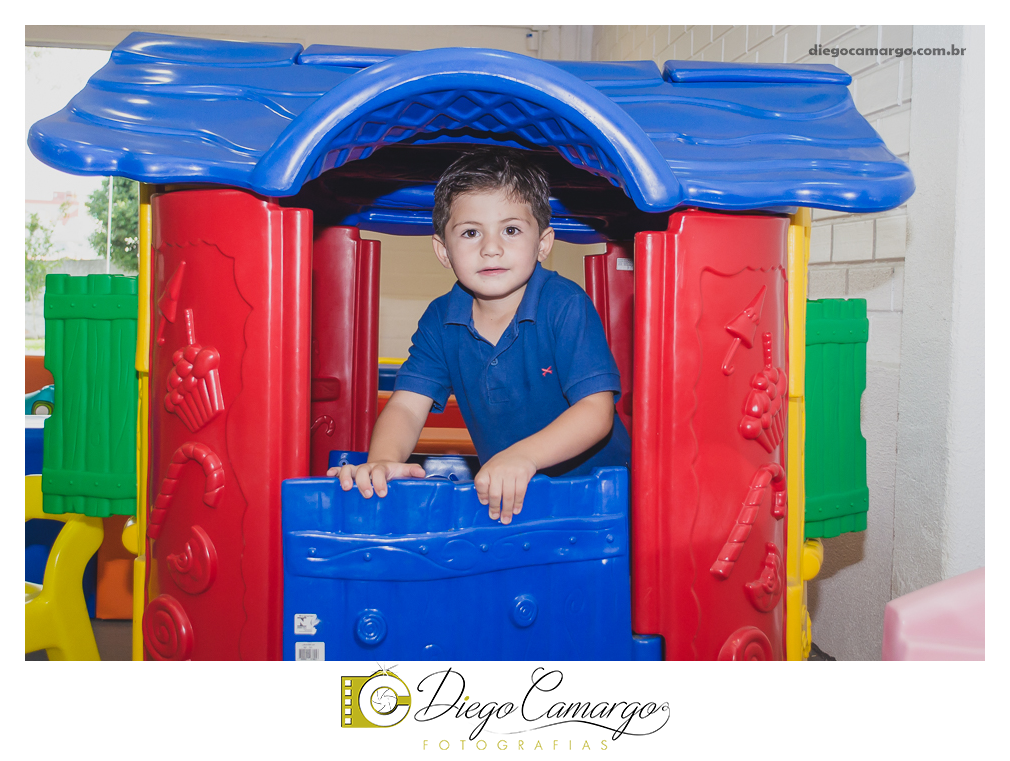 Um verdadeiro espetáculo!! É o resumo do que foi o aniversário da pequena Laura. Com muitos docinhos, salgadinhos e é claro, muita brincadeira com os amiguinhos, Laura comemorou seu 4º aninho. Confira como foi esta linda f