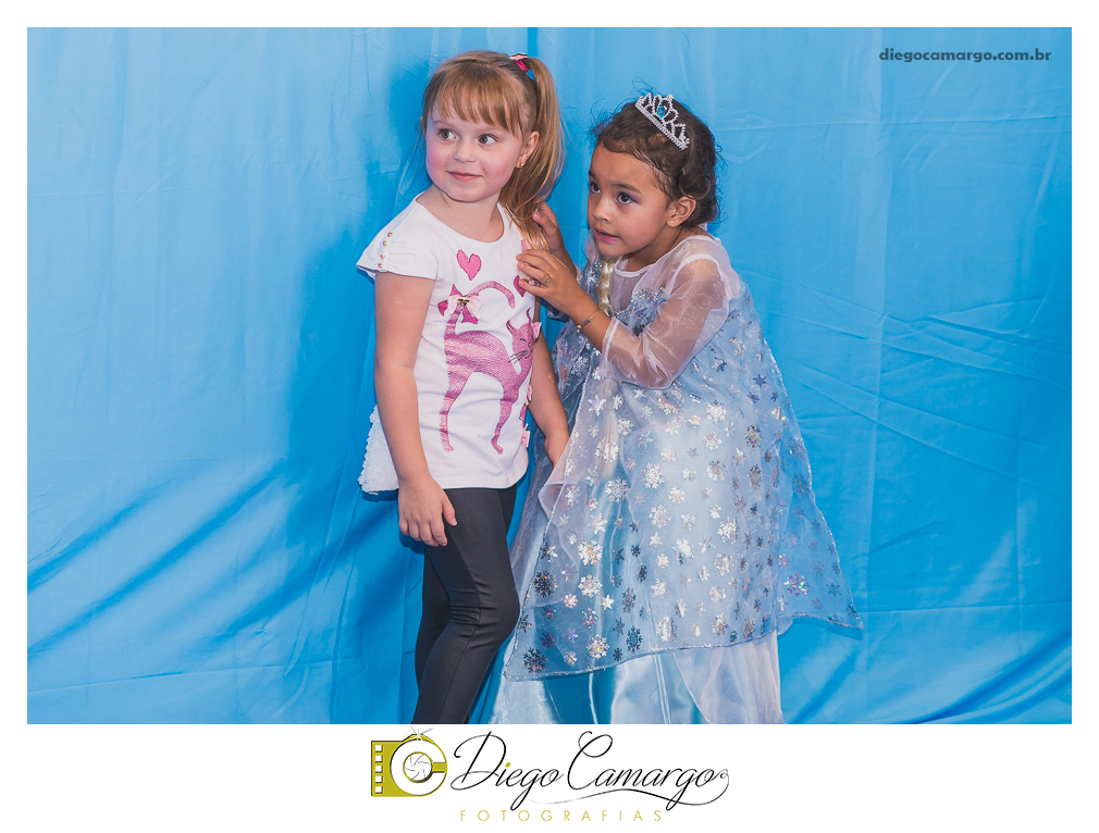 Um verdadeiro espetáculo!! É o resumo do que foi o aniversário da pequena Laura. Com muitos docinhos, salgadinhos e é claro, muita brincadeira com os amiguinhos, Laura comemorou seu 4º aninho. Confira como foi esta linda f