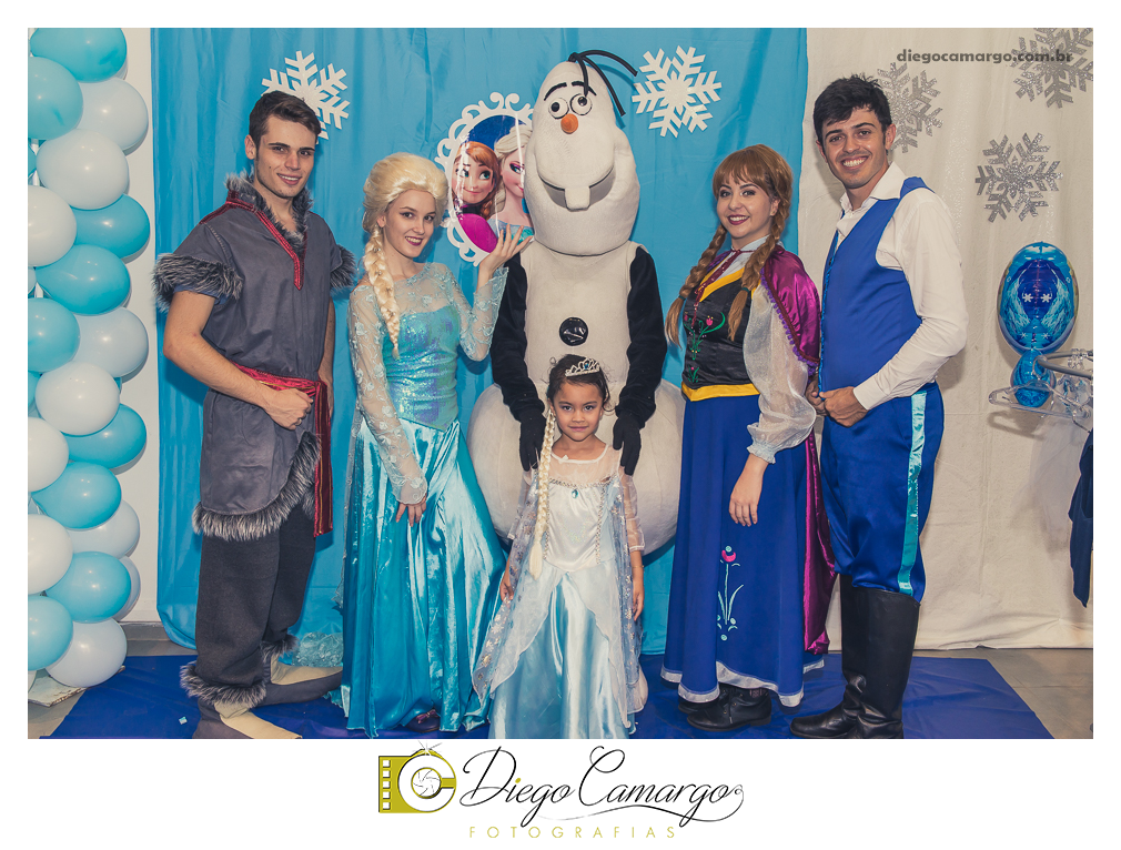 Um verdadeiro espetáculo!! É o resumo do que foi o aniversário da pequena Laura. Com muitos docinhos, salgadinhos e é claro, muita brincadeira com os amiguinhos, Laura comemorou seu 4º aninho. Confira como foi esta linda f