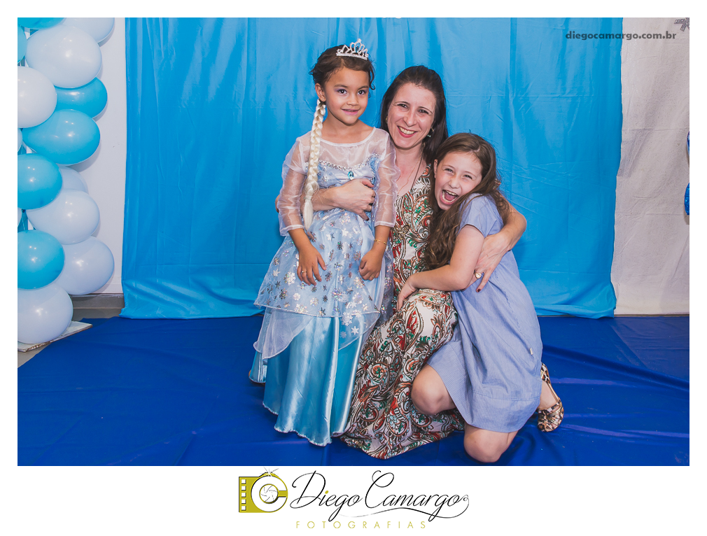 Um verdadeiro espetáculo!! É o resumo do que foi o aniversário da pequena Laura. Com muitos docinhos, salgadinhos e é claro, muita brincadeira com os amiguinhos, Laura comemorou seu 4º aninho. Confira como foi esta linda f