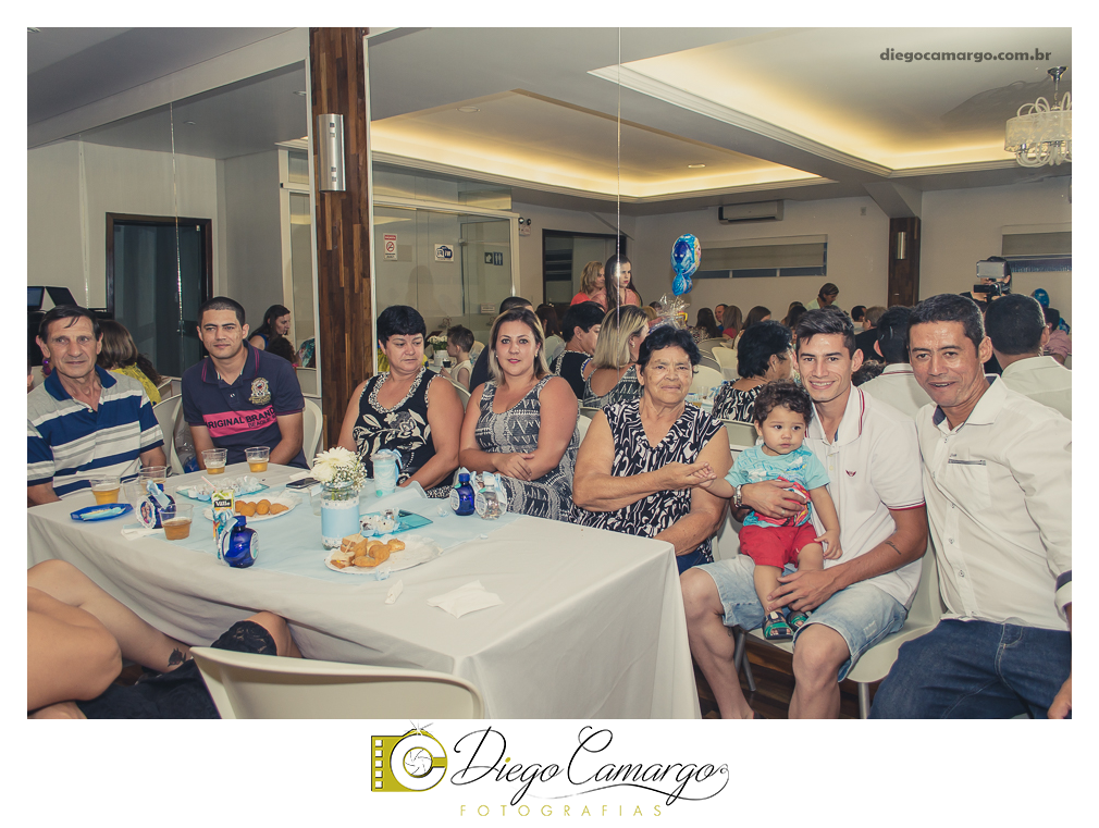 Um verdadeiro espetáculo!! É o resumo do que foi o aniversário da pequena Laura. Com muitos docinhos, salgadinhos e é claro, muita brincadeira com os amiguinhos, Laura comemorou seu 4º aninho. Confira como foi esta linda f