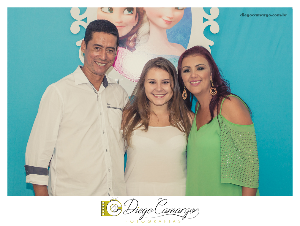 Um verdadeiro espetáculo!! É o resumo do que foi o aniversário da pequena Laura. Com muitos docinhos, salgadinhos e é claro, muita brincadeira com os amiguinhos, Laura comemorou seu 4º aninho. Confira como foi esta linda f