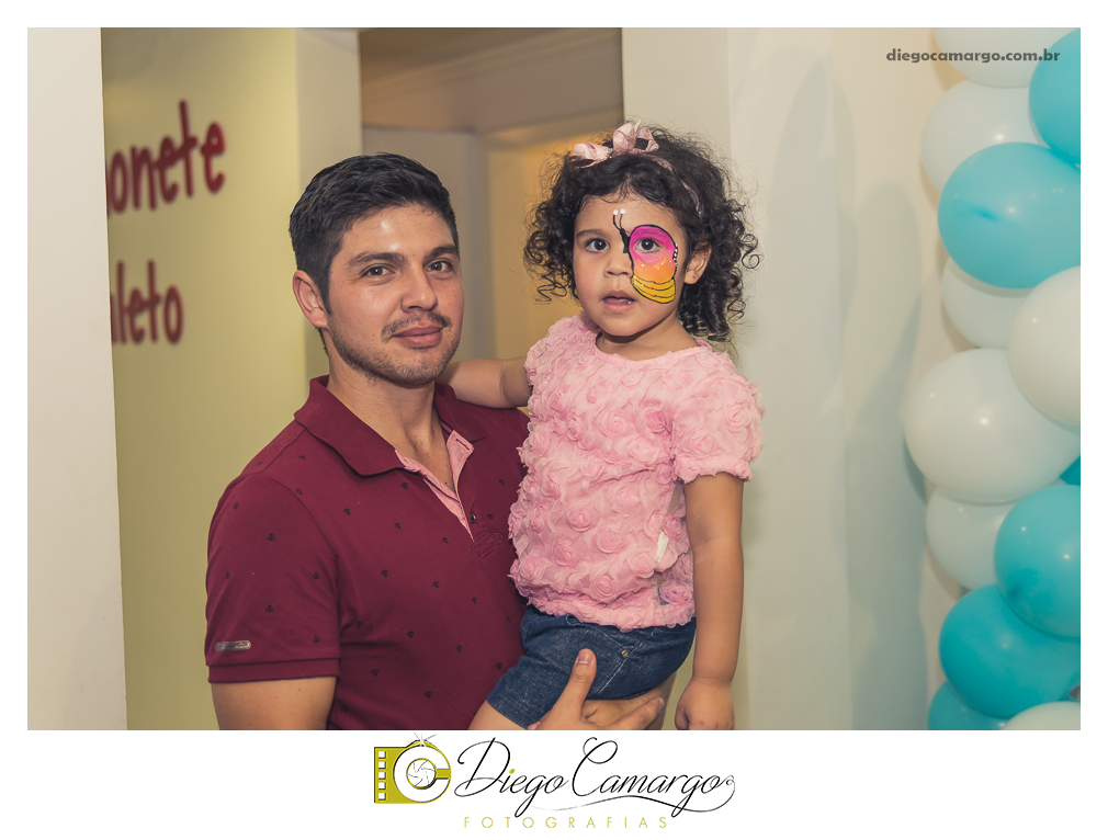 Um verdadeiro espetáculo!! É o resumo do que foi o aniversário da pequena Laura. Com muitos docinhos, salgadinhos e é claro, muita brincadeira com os amiguinhos, Laura comemorou seu 4º aninho. Confira como foi esta linda f