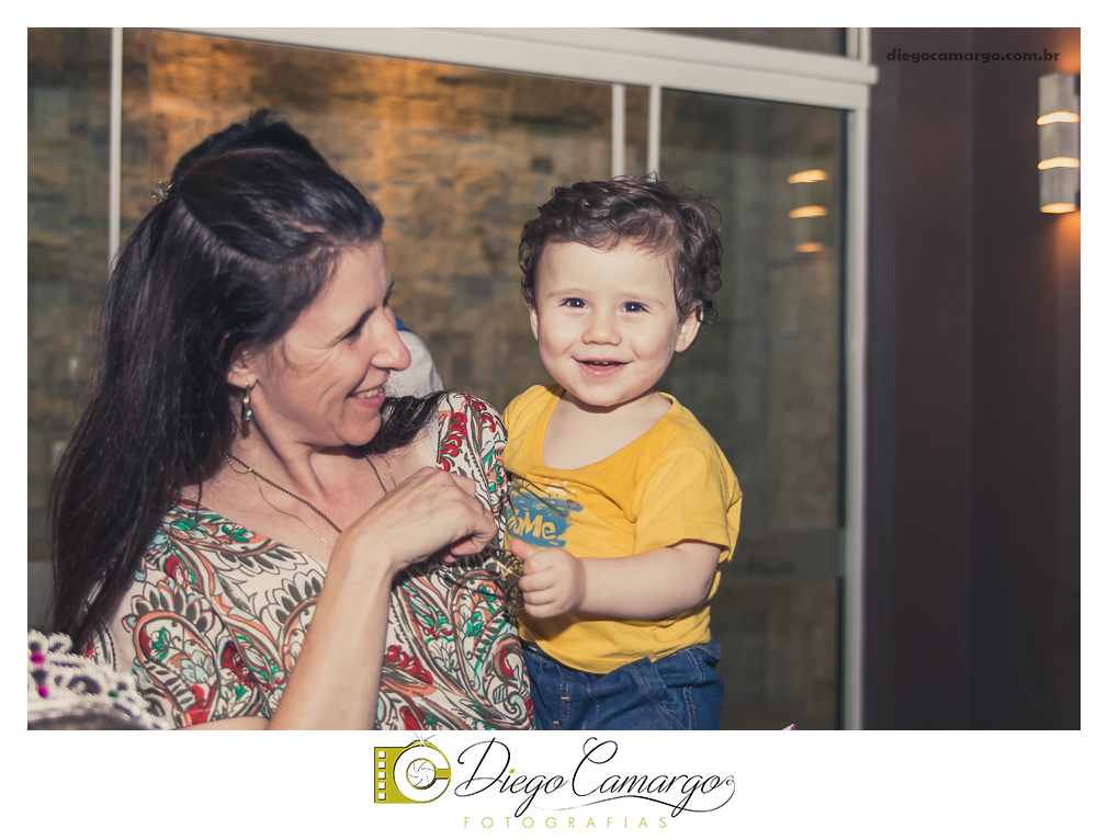 Um verdadeiro espetáculo!! É o resumo do que foi o aniversário da pequena Laura. Com muitos docinhos, salgadinhos e é claro, muita brincadeira com os amiguinhos, Laura comemorou seu 4º aninho. Confira como foi esta linda f