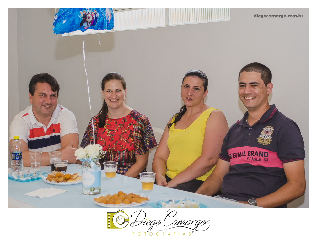 Um verdadeiro espetáculo!! É o resumo do que foi o aniversário da pequena Laura. Com muitos docinhos, salgadinhos e é claro, muita brincadeira com os amiguinhos, Laura comemorou seu 4º aninho. Confira como foi esta linda f