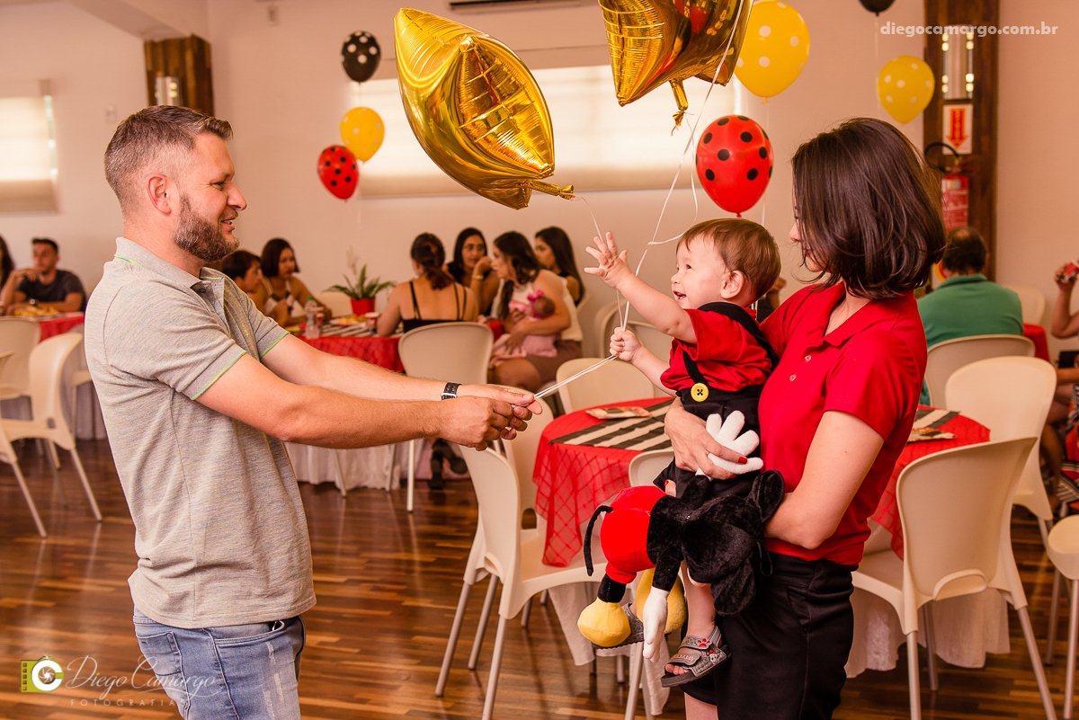 aniversario, festa infantil, bebe, 1 ano, brincadeira, doce, salgadinho, bolo, decoração, brinquedo, espuleto, juce decoracao, familia