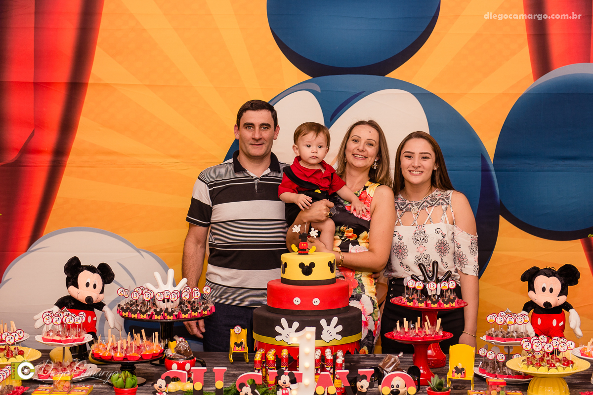 aniversario, festa infantil, bebe, 1 ano, brincadeira, doce, salgadinho, bolo, decoração, brinquedo, espuleto, juce decoracao, familia