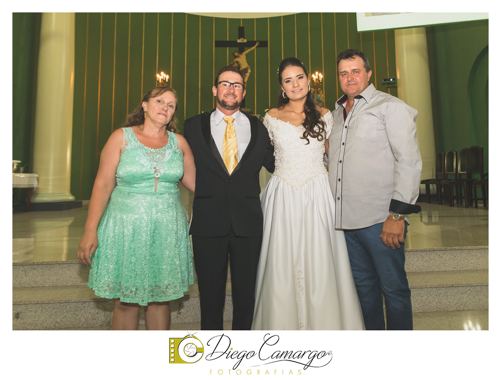 Este foi o casamento da Estela e Cristiano realizado na igreja Catedral de Caçador no dia 16 de abril de 2016.  Veja o vídeo e as fotos deste lindo casamento. Obrigado ao casal pela confiança, parabéns pela linda família