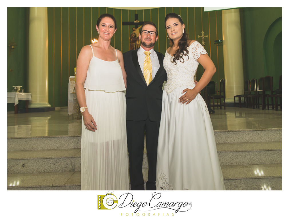 Este foi o casamento da Estela e Cristiano realizado na igreja Catedral de Caçador no dia 16 de abril de 2016.  Veja o vídeo e as fotos deste lindo casamento. Obrigado ao casal pela confiança, parabéns pela linda família
