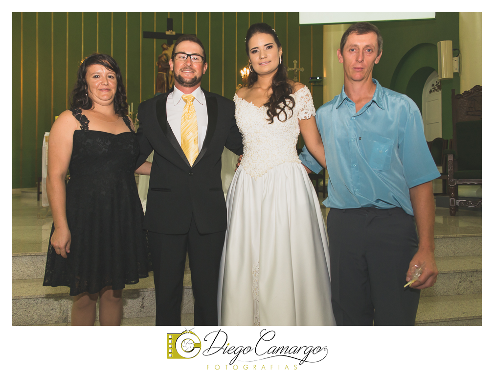 Este foi o casamento da Estela e Cristiano realizado na igreja Catedral de Caçador no dia 16 de abril de 2016.  Veja o vídeo e as fotos deste lindo casamento. Obrigado ao casal pela confiança, parabéns pela linda família