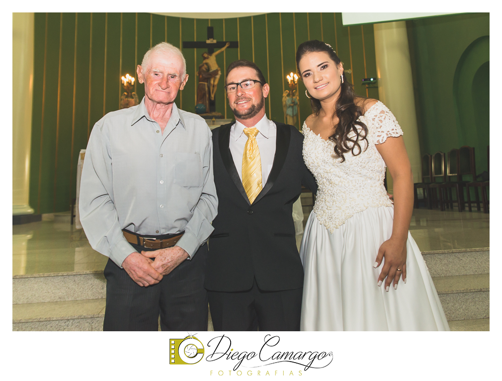 Este foi o casamento da Estela e Cristiano realizado na igreja Catedral de Caçador no dia 16 de abril de 2016.  Veja o vídeo e as fotos deste lindo casamento. Obrigado ao casal pela confiança, parabéns pela linda família