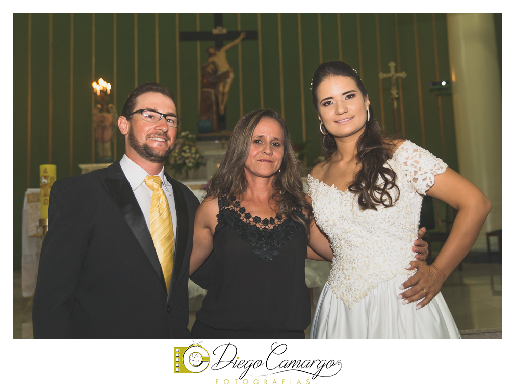 Este foi o casamento da Estela e Cristiano realizado na igreja Catedral de Caçador no dia 16 de abril de 2016.  Veja o vídeo e as fotos deste lindo casamento. Obrigado ao casal pela confiança, parabéns pela linda família