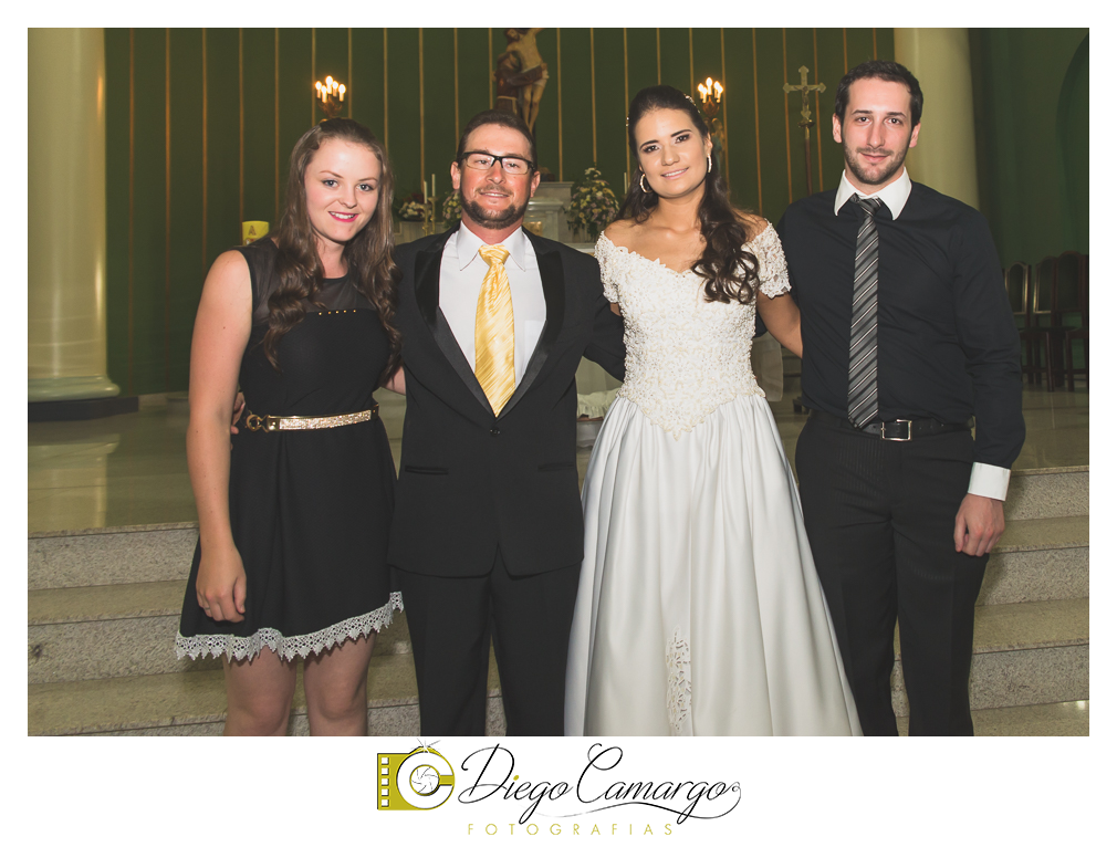 Este foi o casamento da Estela e Cristiano realizado na igreja Catedral de Caçador no dia 16 de abril de 2016.  Veja o vídeo e as fotos deste lindo casamento. Obrigado ao casal pela confiança, parabéns pela linda família