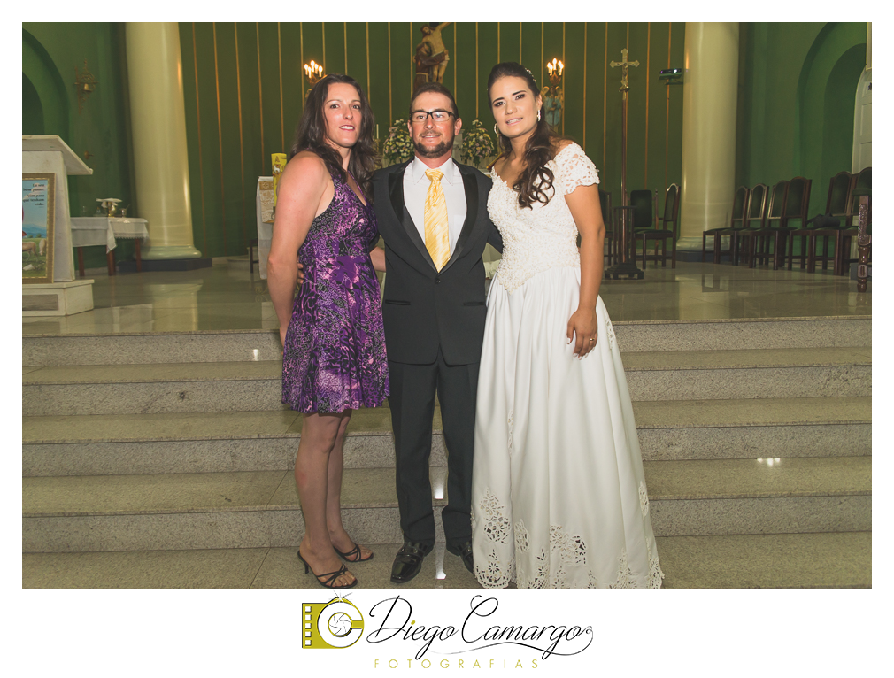 Este foi o casamento da Estela e Cristiano realizado na igreja Catedral de Caçador no dia 16 de abril de 2016.  Veja o vídeo e as fotos deste lindo casamento. Obrigado ao casal pela confiança, parabéns pela linda família