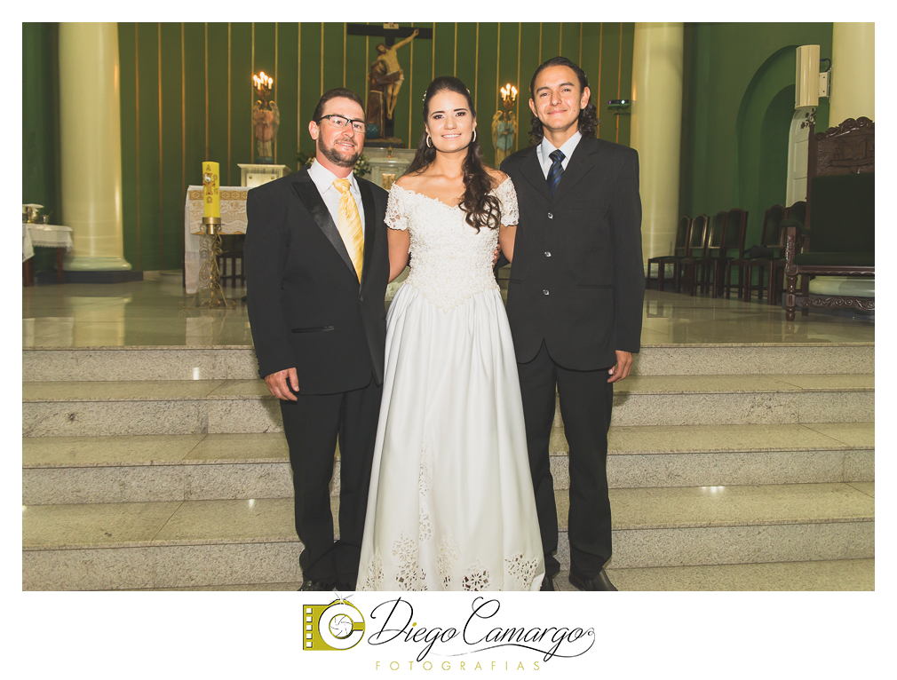 Este foi o casamento da Estela e Cristiano realizado na igreja Catedral de Caçador no dia 16 de abril de 2016.  Veja o vídeo e as fotos deste lindo casamento. Obrigado ao casal pela confiança, parabéns pela linda família