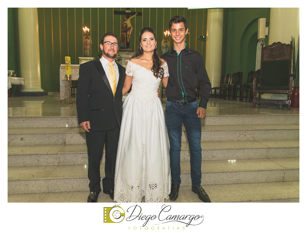 Este foi o casamento da Estela e Cristiano realizado na igreja Catedral de Caçador no dia 16 de abril de 2016.  Veja o vídeo e as fotos deste lindo casamento. Obrigado ao casal pela confiança, parabéns pela linda família