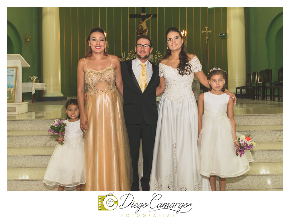 Este foi o casamento da Estela e Cristiano realizado na igreja Catedral de Caçador no dia 16 de abril de 2016.  Veja o vídeo e as fotos deste lindo casamento. Obrigado ao casal pela confiança, parabéns pela linda família
