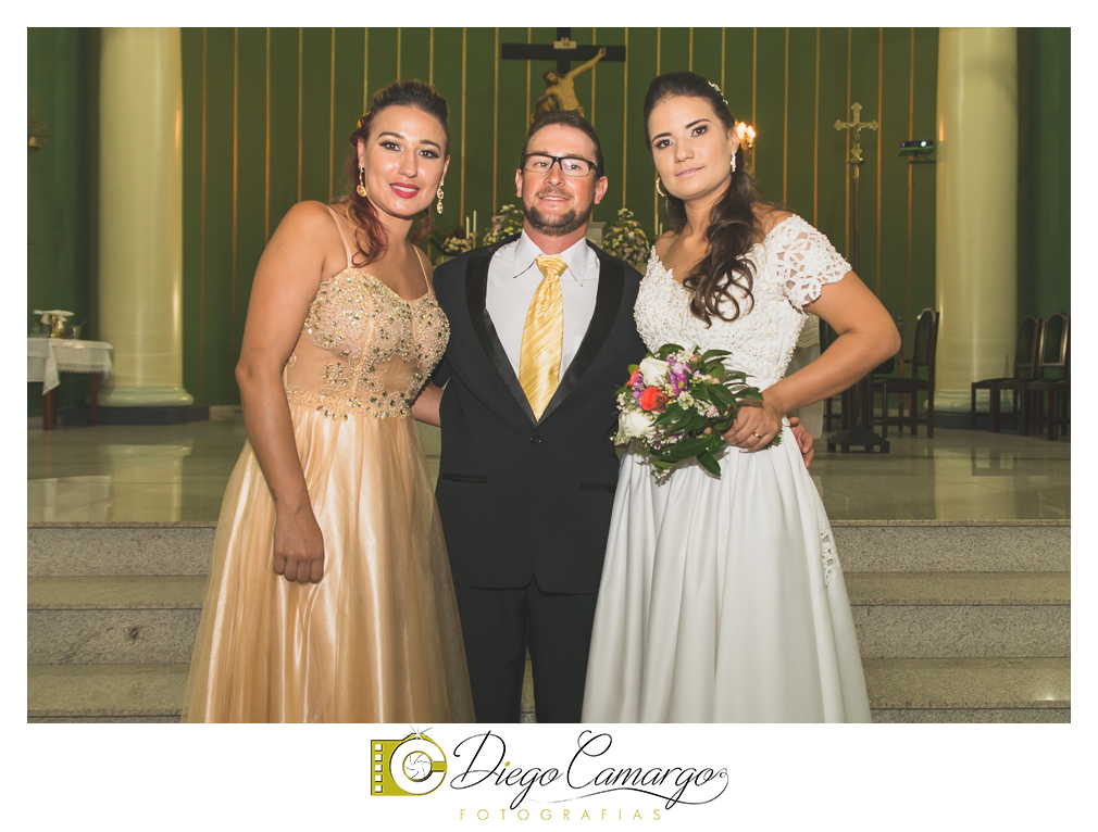 Este foi o casamento da Estela e Cristiano realizado na igreja Catedral de Caçador no dia 16 de abril de 2016.  Veja o vídeo e as fotos deste lindo casamento. Obrigado ao casal pela confiança, parabéns pela linda família