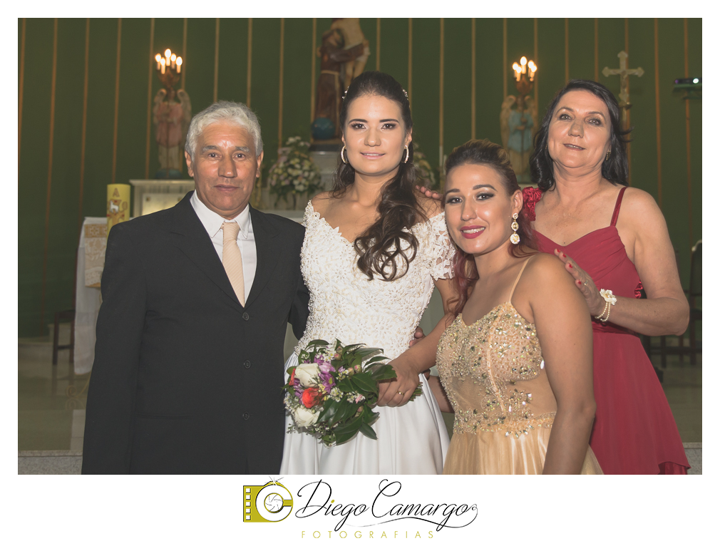 Este foi o casamento da Estela e Cristiano realizado na igreja Catedral de Caçador no dia 16 de abril de 2016.  Veja o vídeo e as fotos deste lindo casamento. Obrigado ao casal pela confiança, parabéns pela linda família