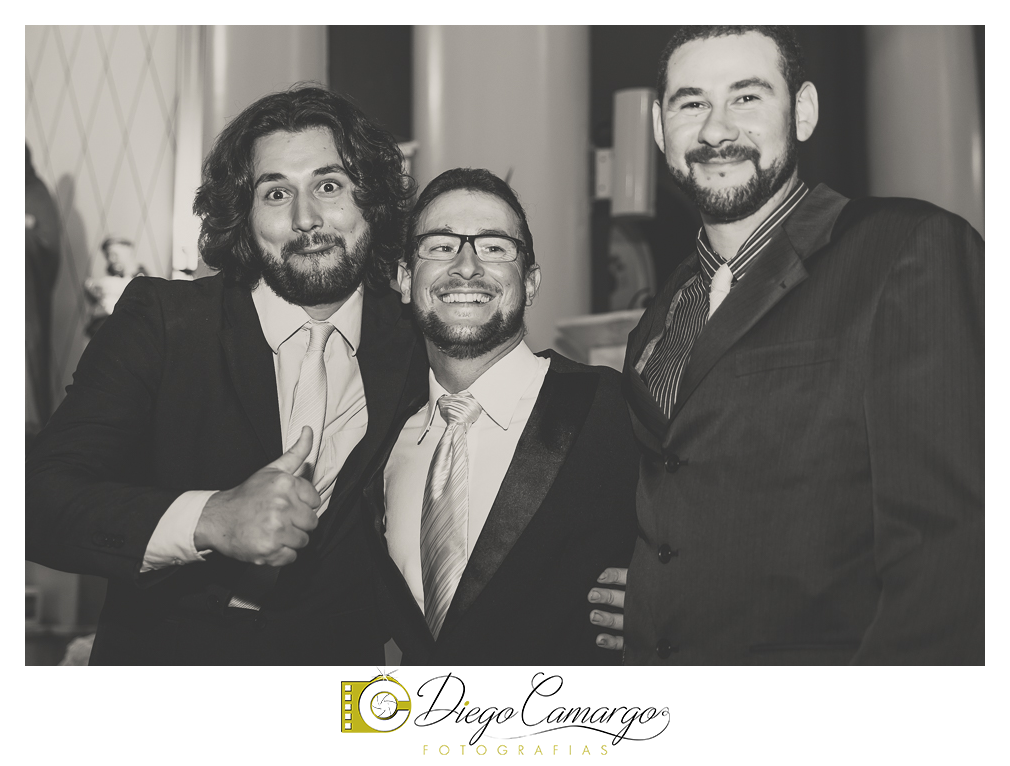 Este foi o casamento da Estela e Cristiano realizado na igreja Catedral de Caçador no dia 16 de abril de 2016.  Veja o vídeo e as fotos deste lindo casamento. Obrigado ao casal pela confiança, parabéns pela linda família