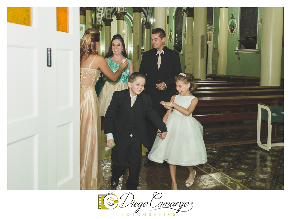 Este foi o casamento da Estela e Cristiano realizado na igreja Catedral de Caçador no dia 16 de abril de 2016.  Veja o vídeo e as fotos deste lindo casamento. Obrigado ao casal pela confiança, parabéns pela linda família