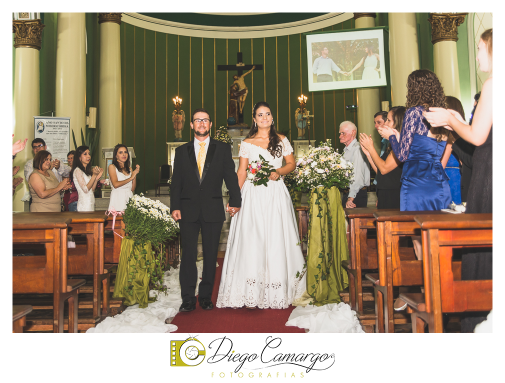 Este foi o casamento da Estela e Cristiano realizado na igreja Catedral de Caçador no dia 16 de abril de 2016.  Veja o vídeo e as fotos deste lindo casamento. Obrigado ao casal pela confiança, parabéns pela linda família